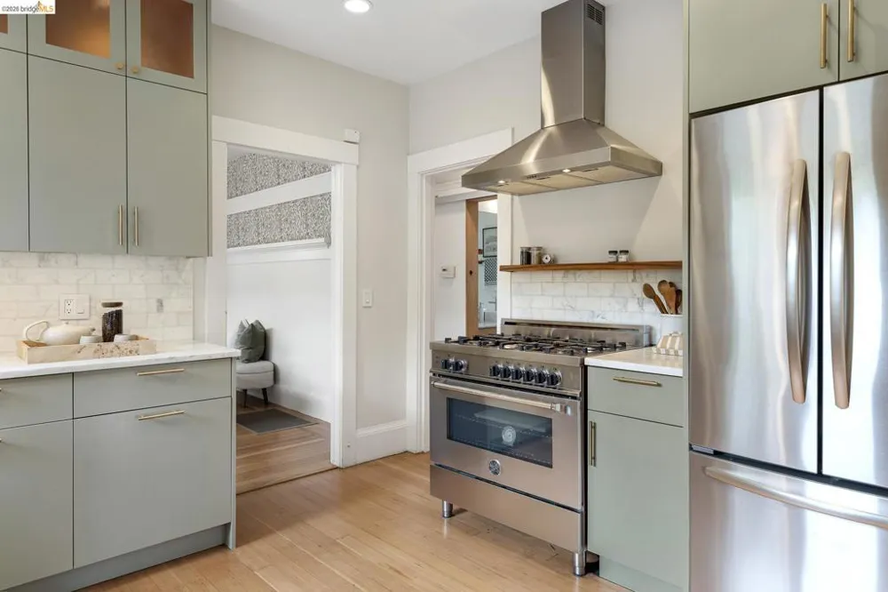 590 66th St Oakland, CA 94609