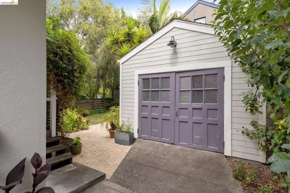 590 66th St Oakland, CA 94609