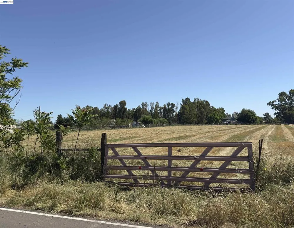 11880 E Ada Stockton, CA 95215