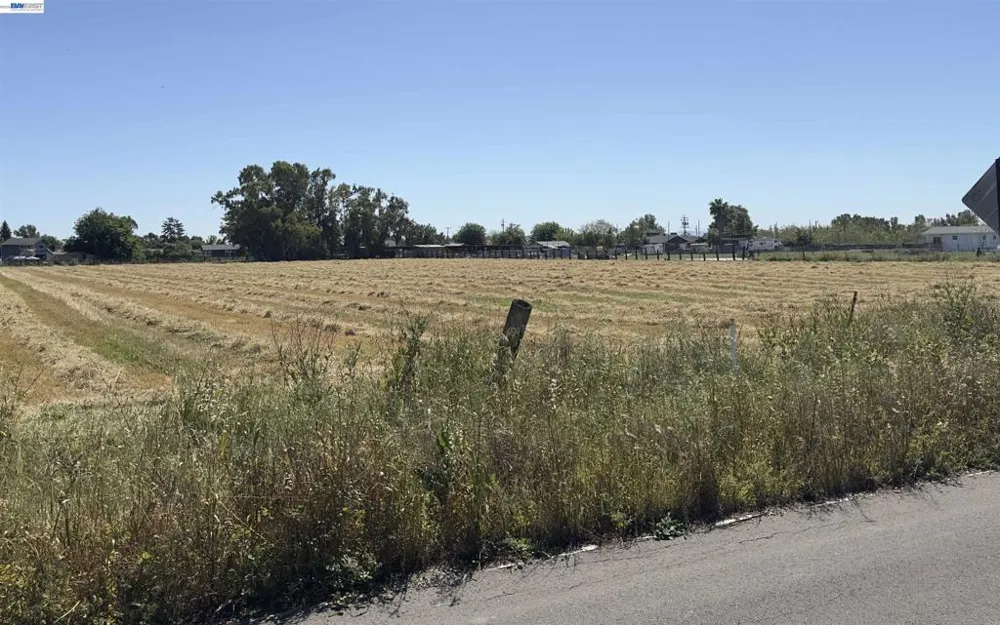 11880 E Ada Stockton, CA 95215