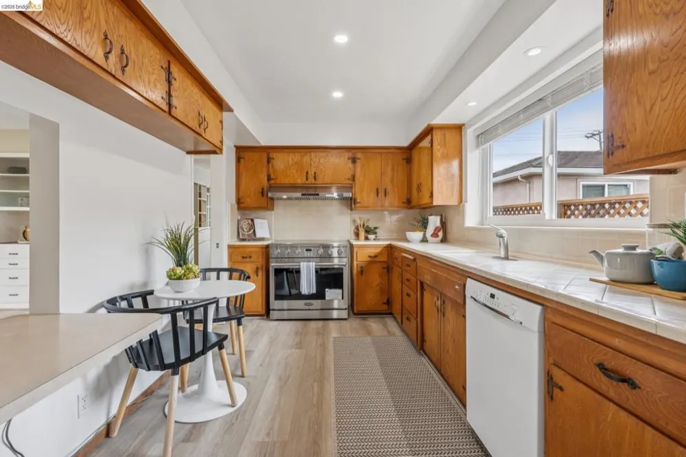 871 Joaquin Ave San Leandro, CA 94577