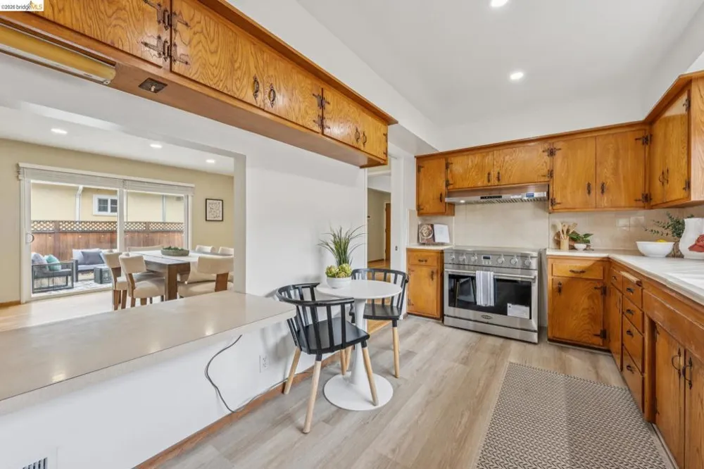 871 Joaquin Ave San Leandro, CA 94577