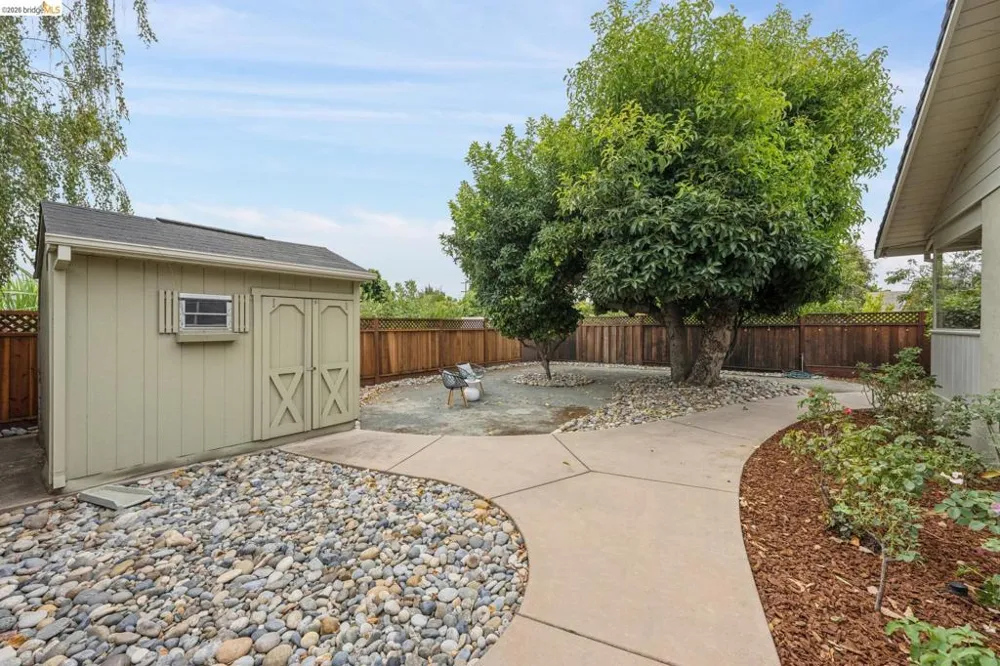 871 Joaquin Ave San Leandro, CA 94577