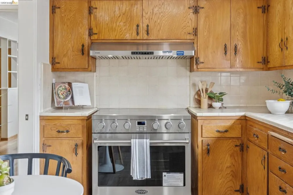 871 Joaquin Ave San Leandro, CA 94577