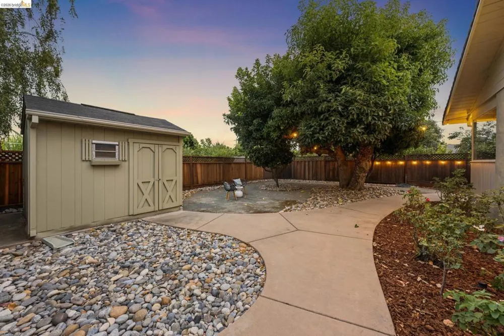 871 Joaquin Ave San Leandro, CA 94577