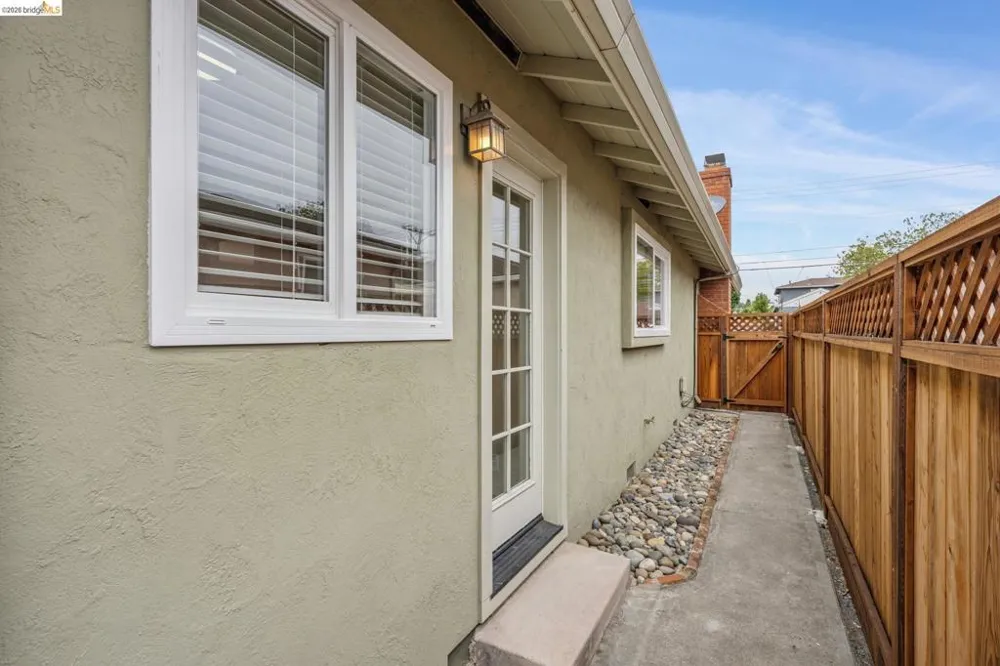 871 Joaquin Ave San Leandro, CA 94577
