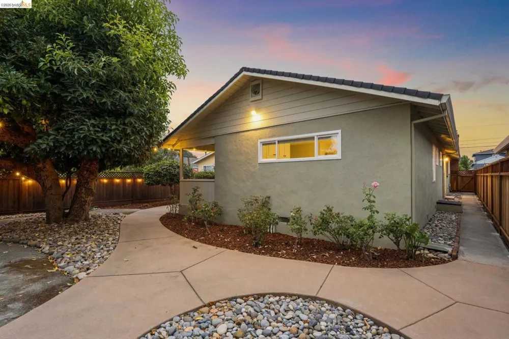 871 Joaquin Ave San Leandro, CA 94577