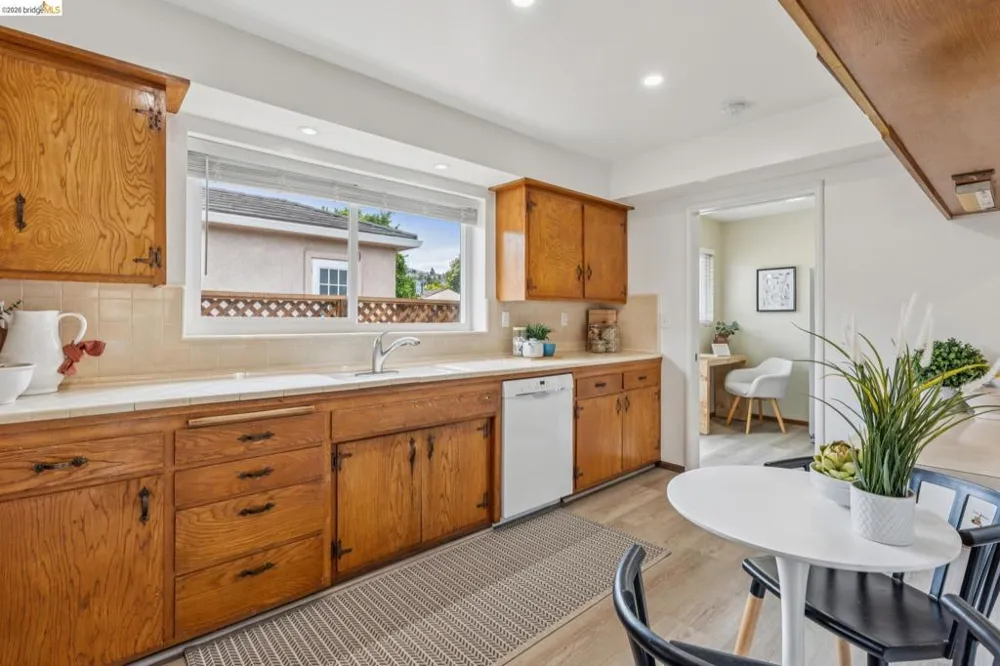 871 Joaquin Ave San Leandro, CA 94577