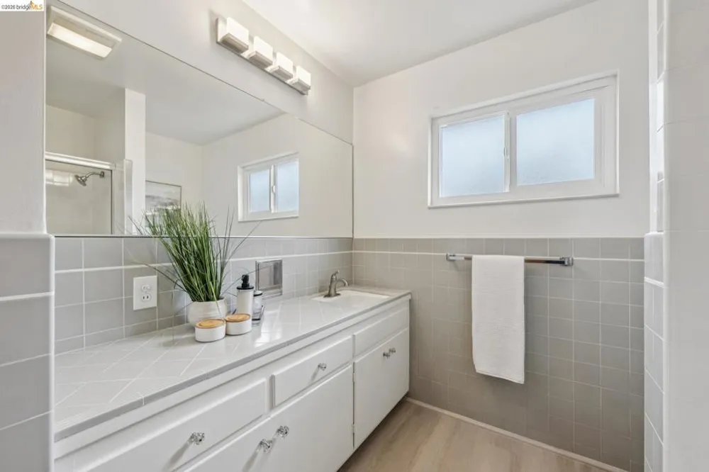 871 Joaquin Ave San Leandro, CA 94577