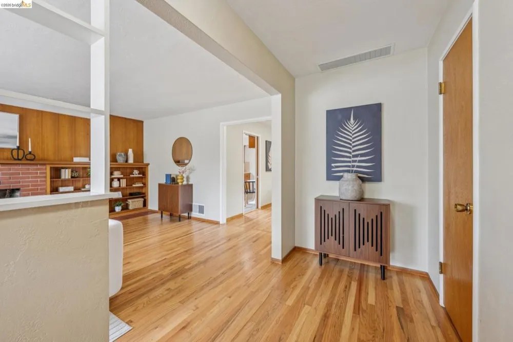 871 Joaquin Ave San Leandro, CA 94577