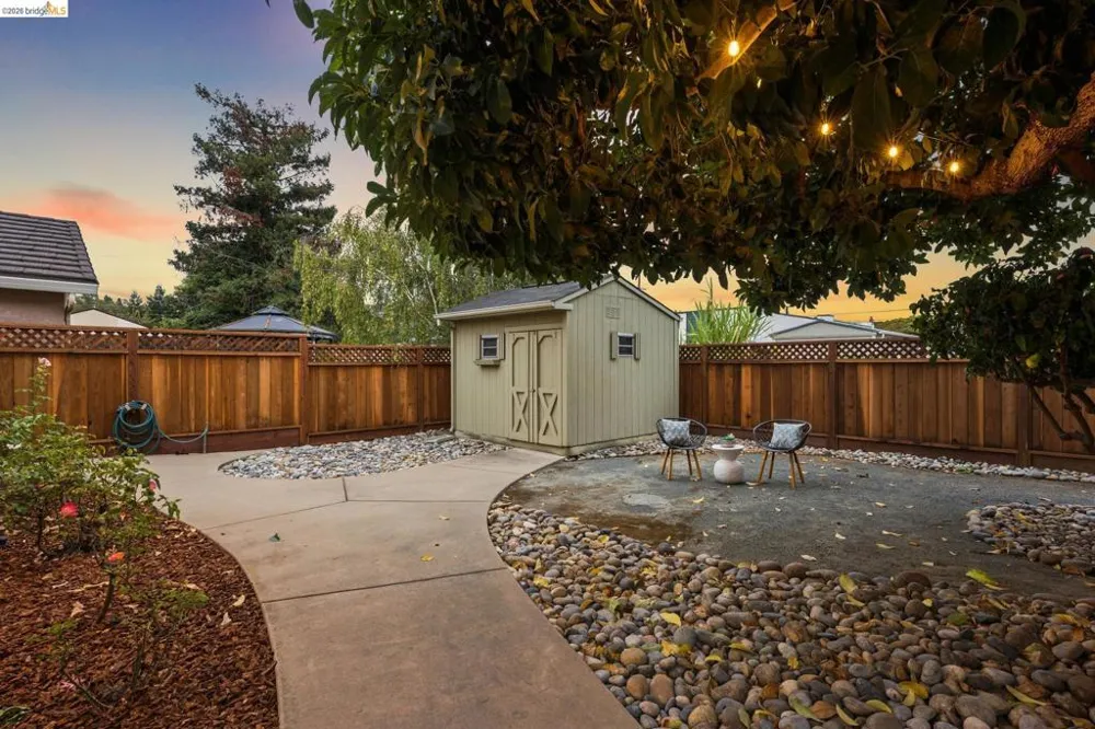 871 Joaquin Ave San Leandro, CA 94577