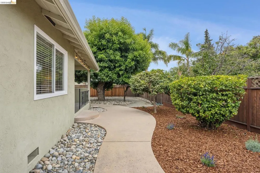 871 Joaquin Ave San Leandro, CA 94577
