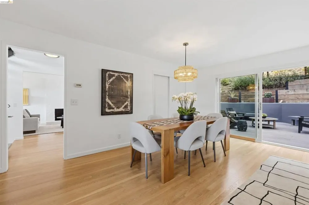 6856 Armour Dr Oakland, CA 94611