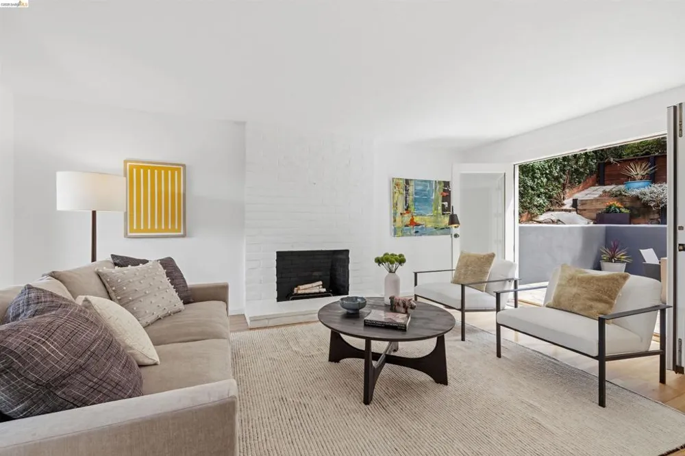 6856 Armour Dr Oakland, CA 94611
