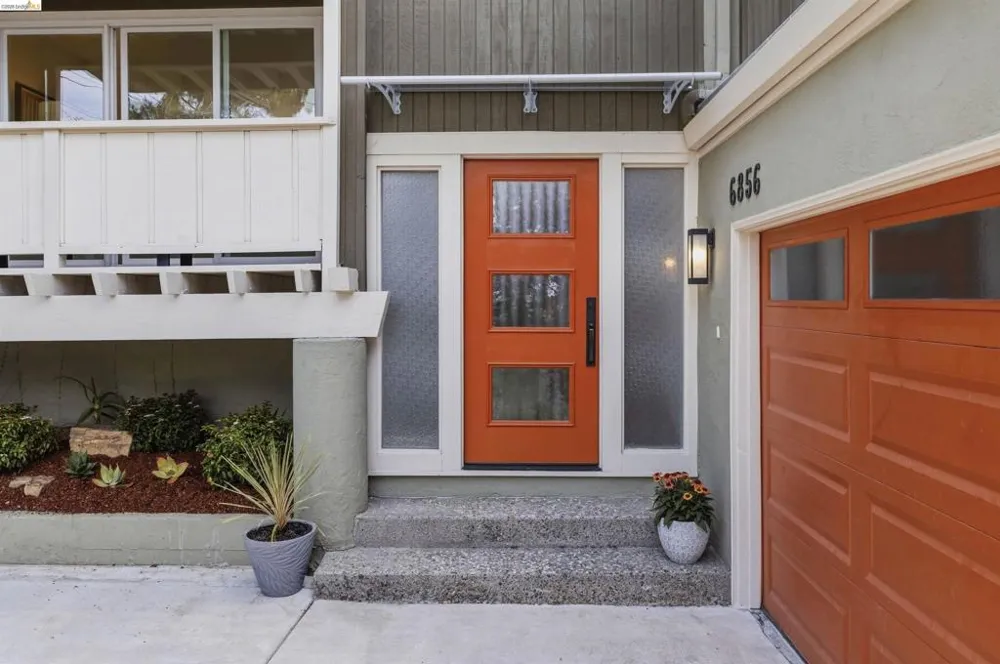 6856 Armour Dr Oakland, CA 94611