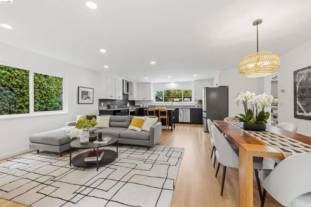6856 Armour Dr Oakland, CA 94611