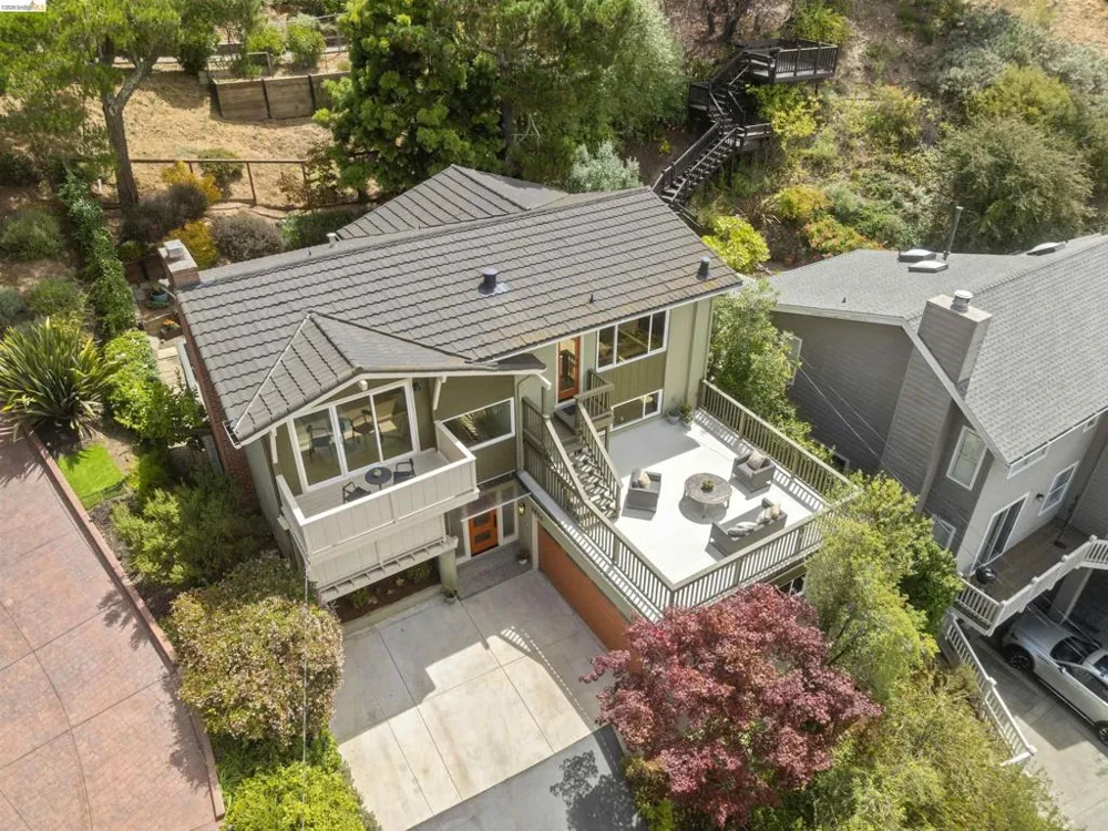 6856 Armour Dr Oakland, CA 94611