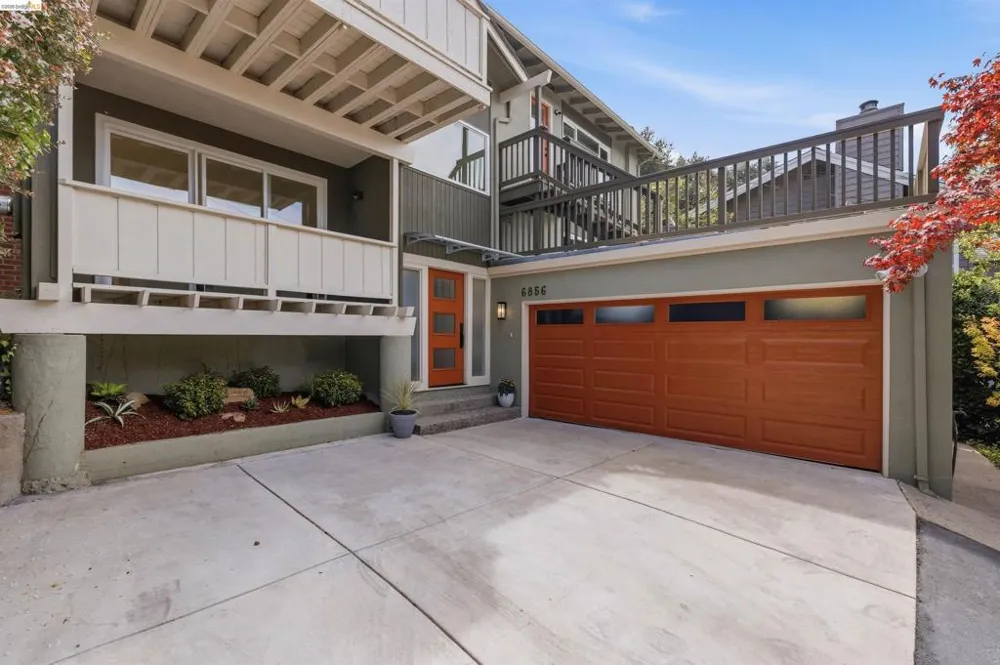 6856 Armour Dr Oakland, CA 94611