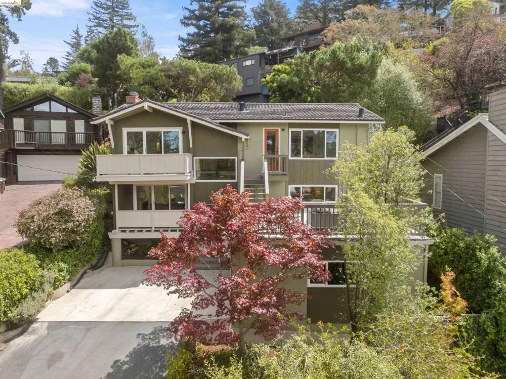 6856 Armour Dr Oakland, CA 94611