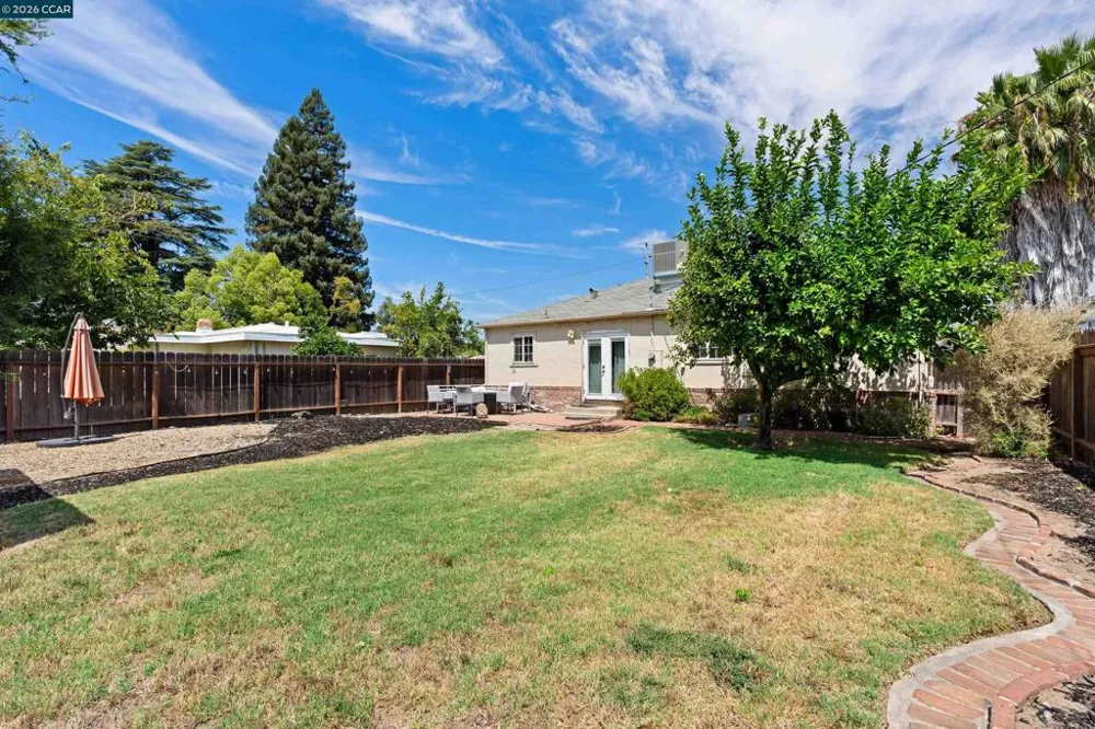 606 W Turner Rd Lodi, CA 95240
