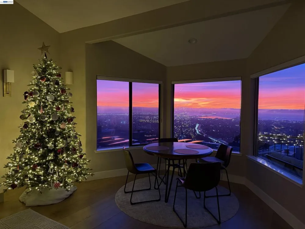 8 Starview Dr Oakland, CA 94618