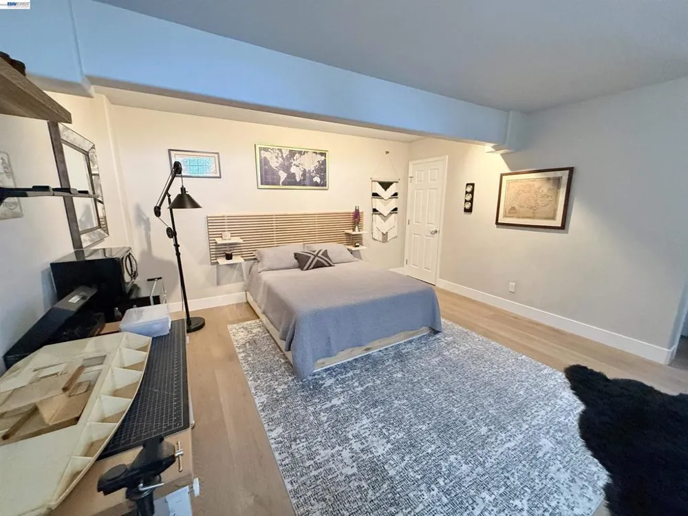 8 Starview Dr Oakland, CA 94618