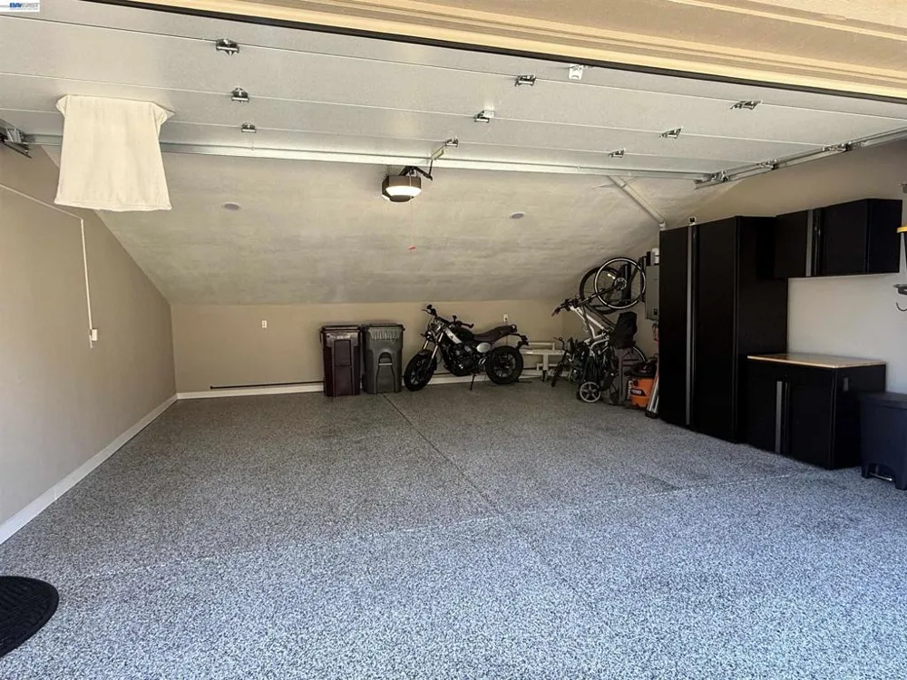8 Starview Dr Oakland, CA 94618