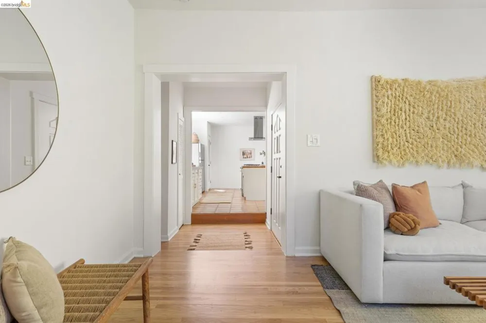 201 Beauforest Dr Oakland, CA 94611