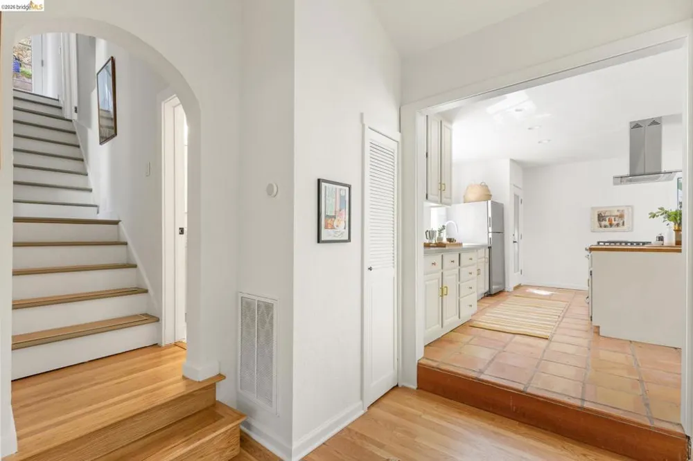 201 Beauforest Dr Oakland, CA 94611