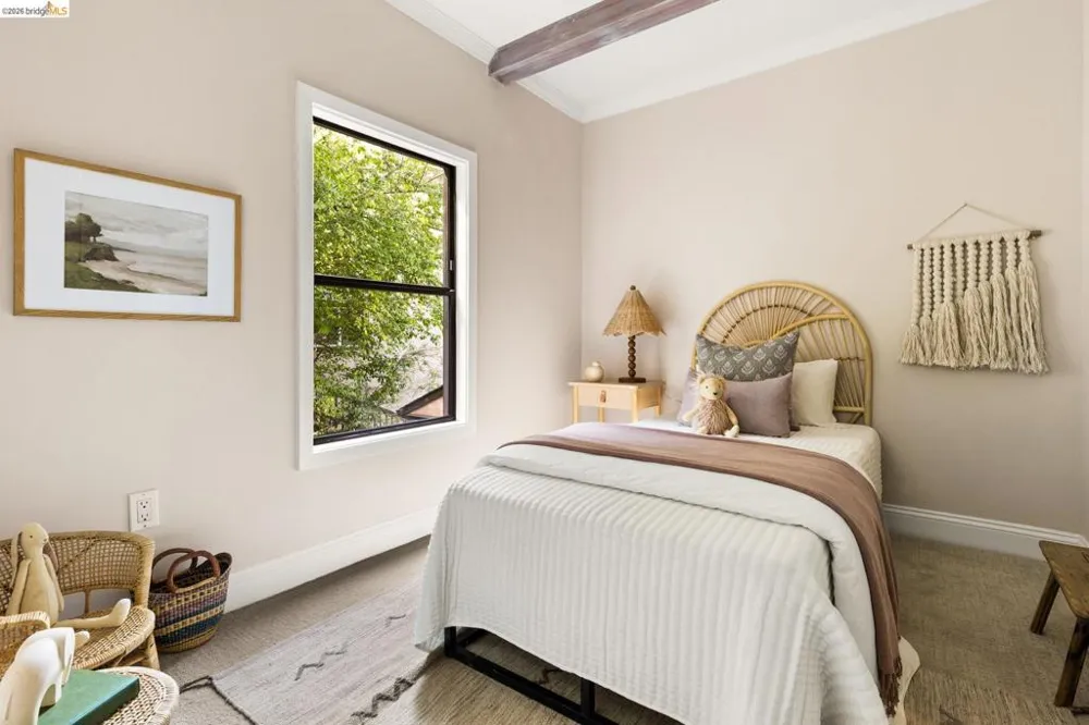 201 Beauforest Dr Oakland, CA 94611