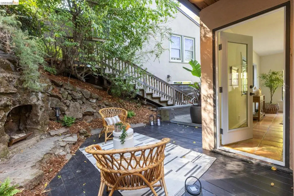 201 Beauforest Dr Oakland, CA 94611