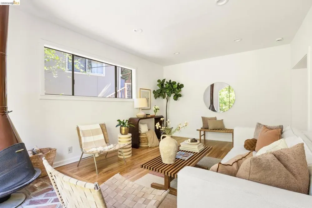 201 Beauforest Dr Oakland, CA 94611