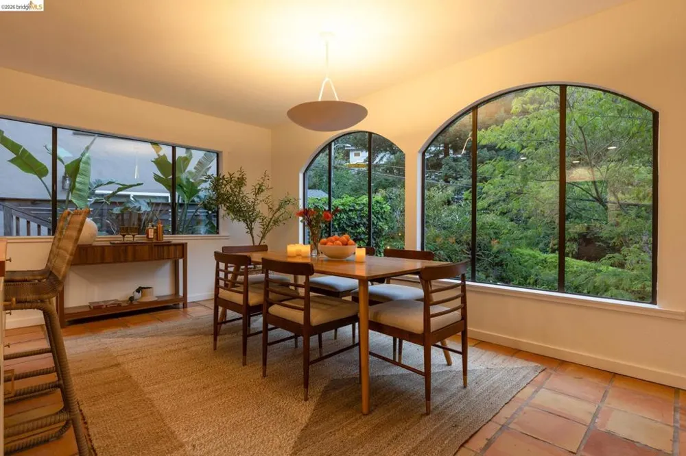 201 Beauforest Dr Oakland, CA 94611