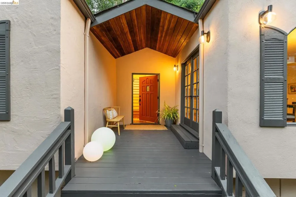 201 Beauforest Dr Oakland, CA 94611