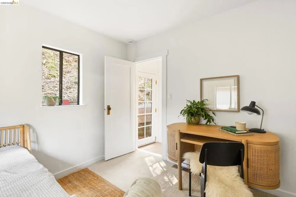 201 Beauforest Dr Oakland, CA 94611