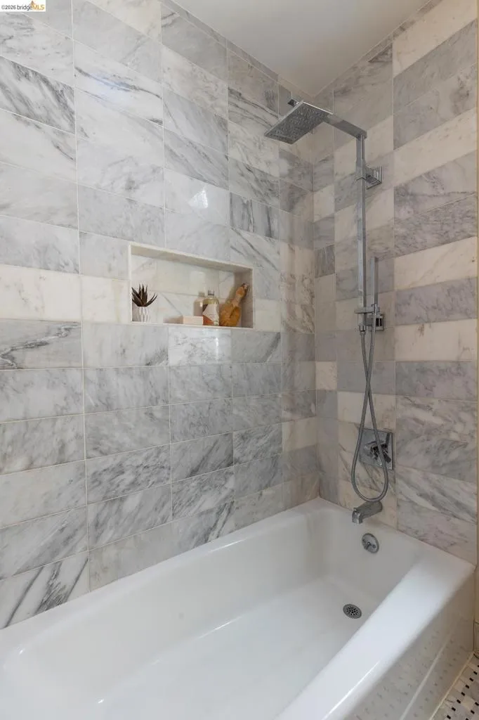 201 Beauforest Dr Oakland, CA 94611