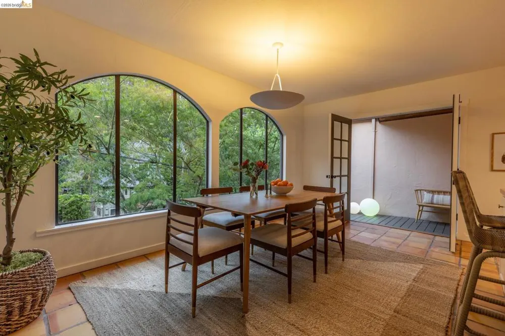 201 Beauforest Dr Oakland, CA 94611