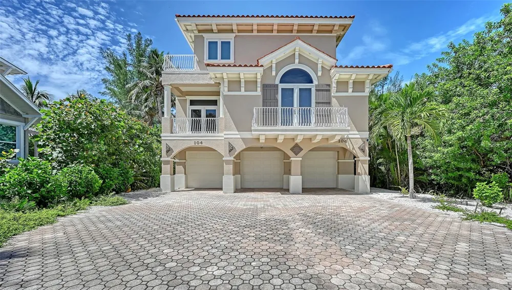 106 74TH STREET #100 Holmes Beach, FL 34217