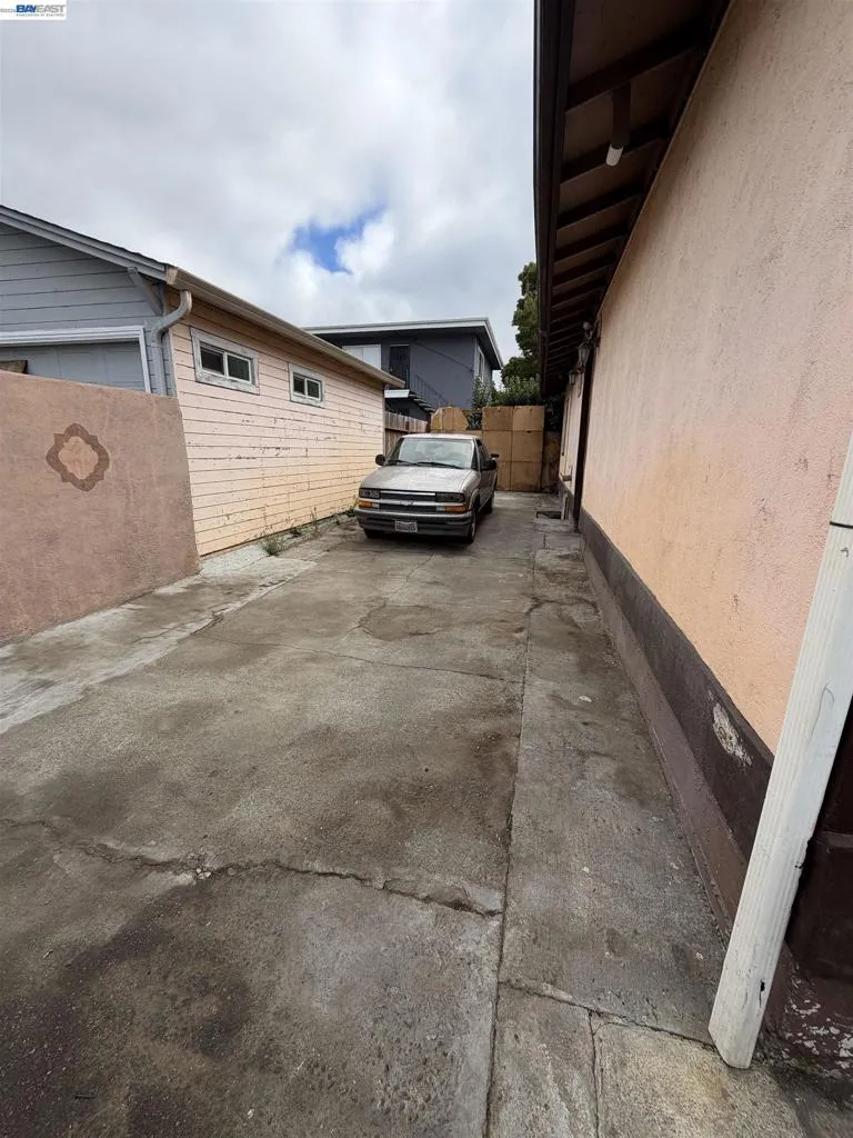 9024 Olive St Oakland, CA 94603