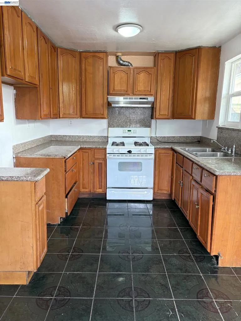 9024 Olive St Oakland, CA 94603