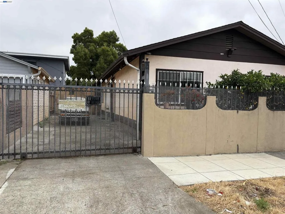 9024 Olive St Oakland, CA 94603