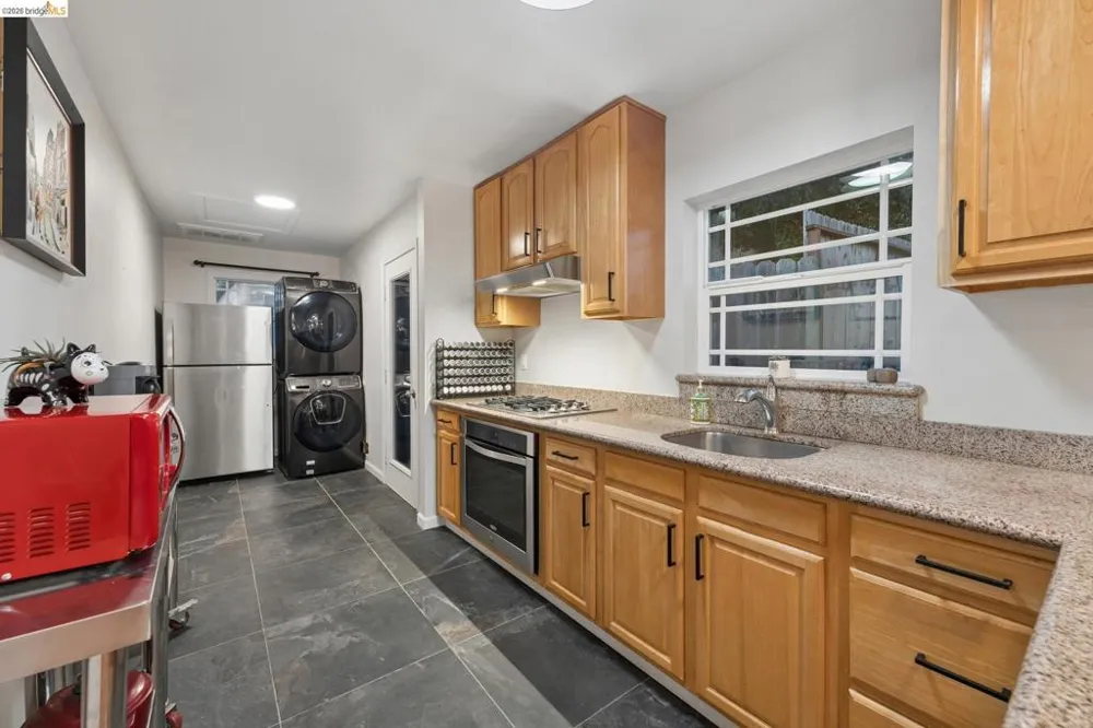 1390 E 31St St Oakland, CA 94602