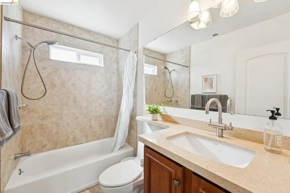 1390 E 31St St Oakland, CA 94602