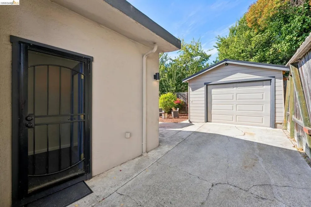 1390 E 31St St Oakland, CA 94602