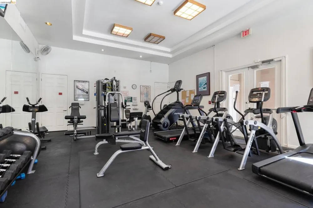 200 Caldecott Ln #206 Oakland, CA 94618