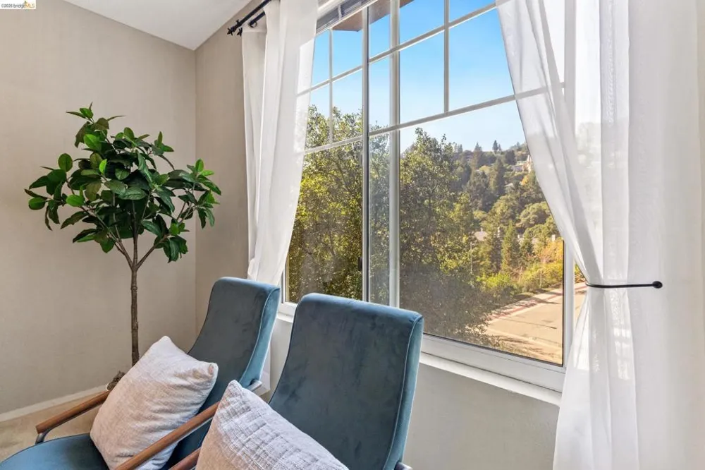 200 Caldecott Ln #206 Oakland, CA 94618