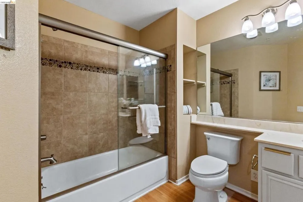 200 Caldecott Ln #206 Oakland, CA 94618
