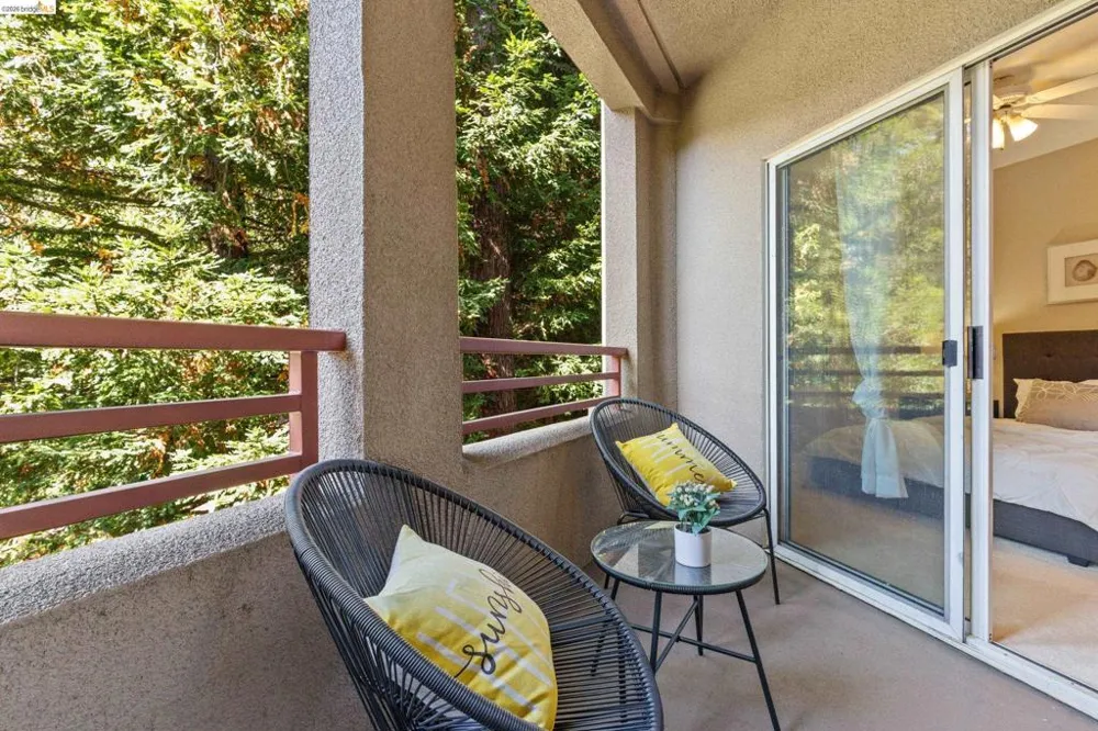 200 Caldecott Ln #206 Oakland, CA 94618