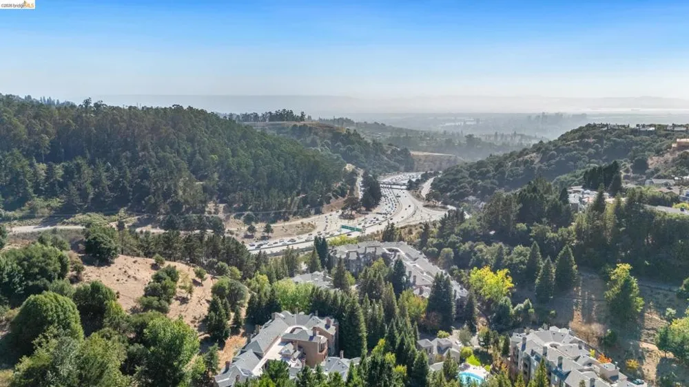 200 Caldecott Ln #206 Oakland, CA 94618