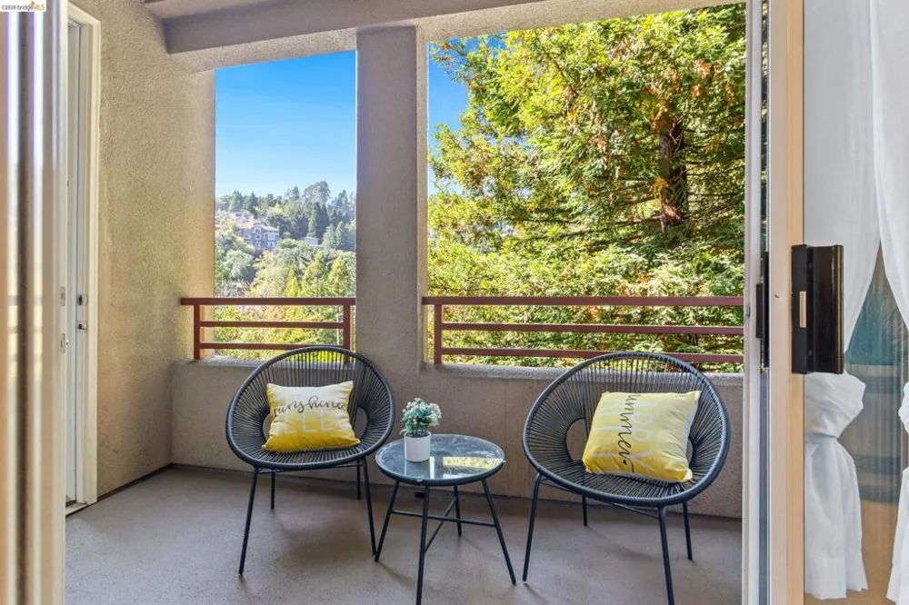 200 Caldecott Ln #206 Oakland, CA 94618